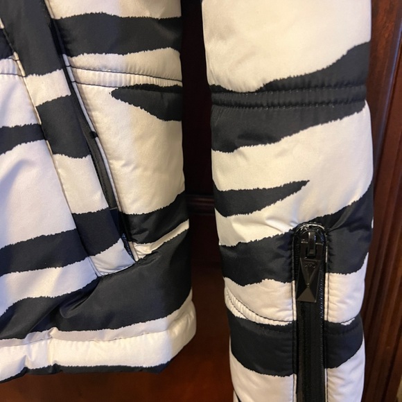 Black and white ski jacket - Picture 4 of 8